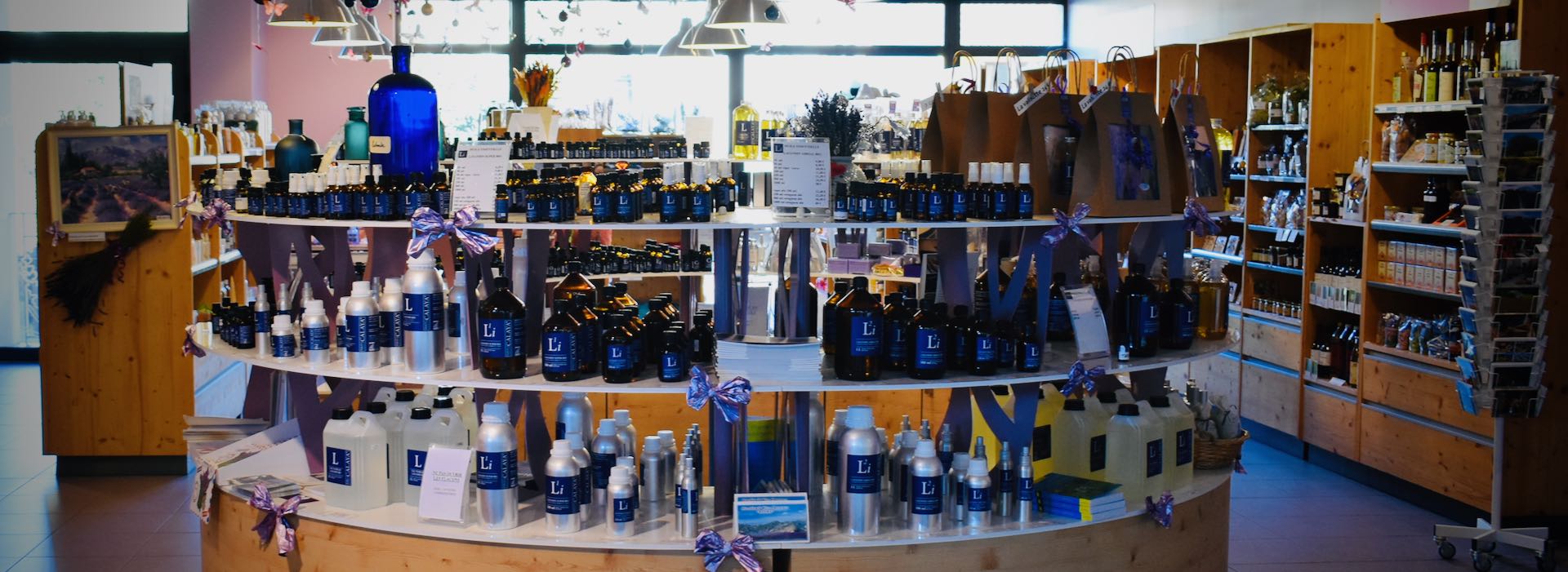 boutique distillerie bleu Provence